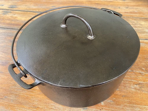 Pre Griswold Erie #9 Flat Top Cast Iron Dutch Oven