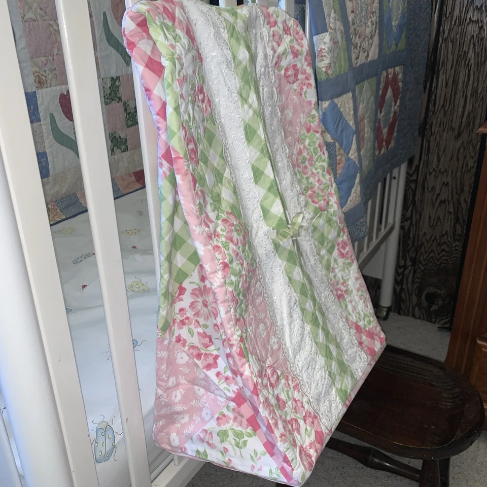 Apilador de pañales Company Store Rosas retazos Shabby Chic ojales encaje rosa verde Foto 3 de 4