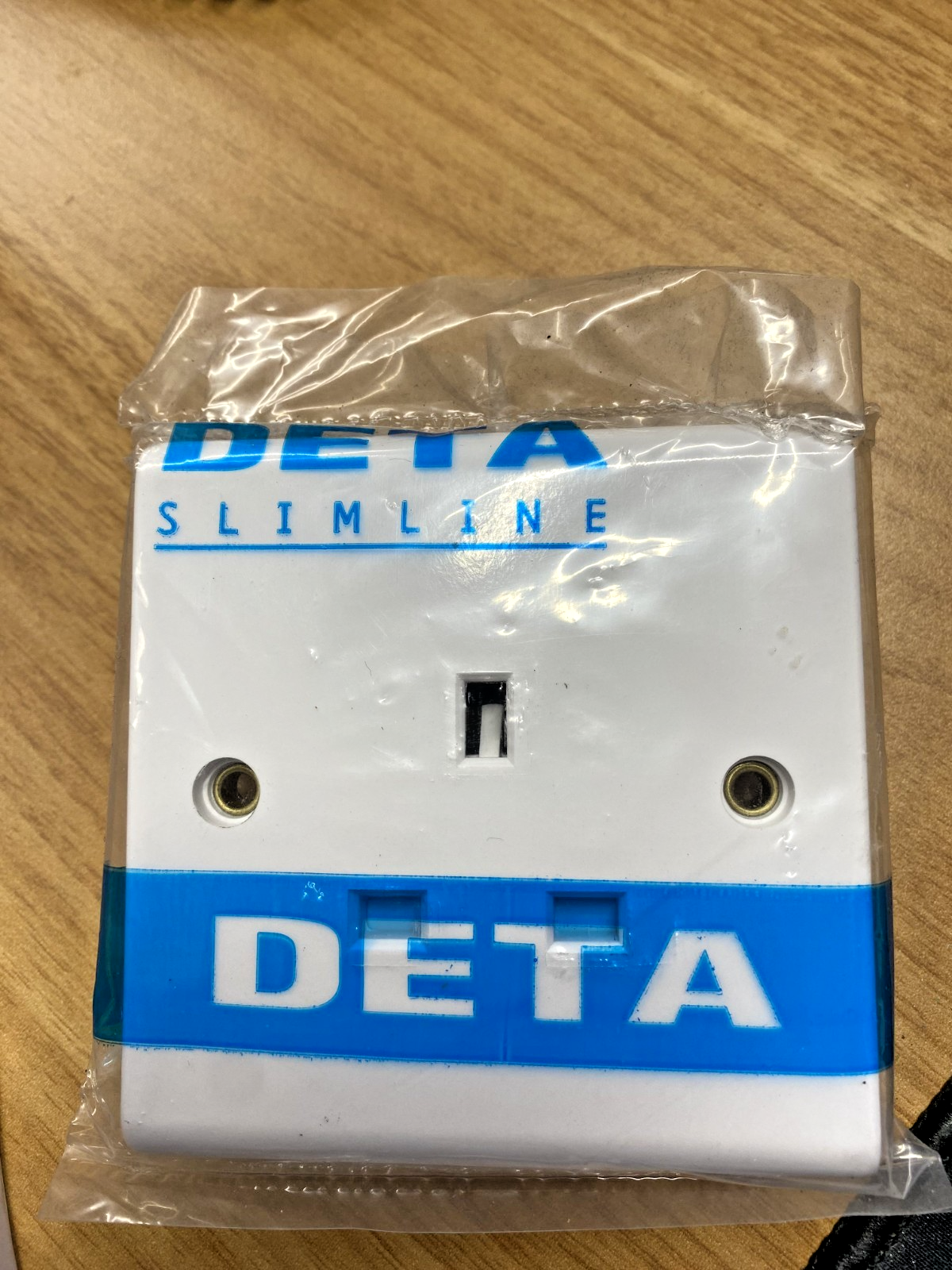 Deta S1206 13A 1 Gang Unswitched Socket Slimline
