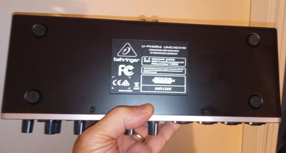 Behringer UMC404HD Interfaccia Audio con Preamplificatori Midas Mic 192KHz -... - Immagine 4 di 4