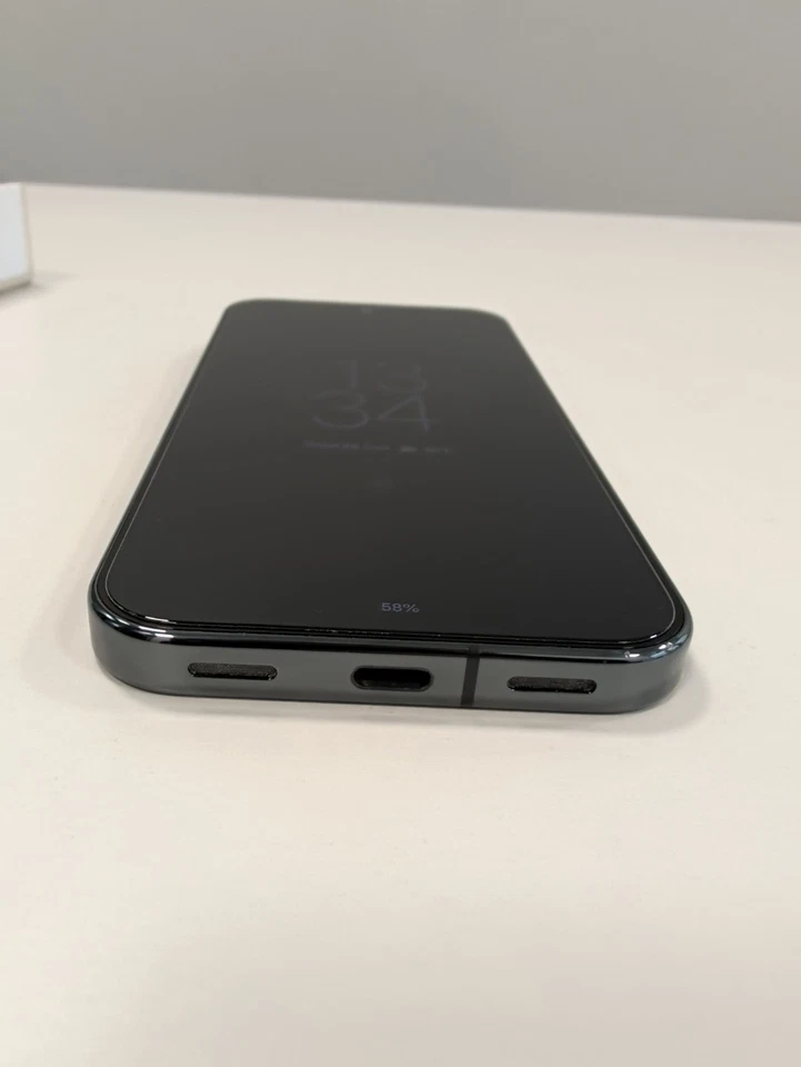 Google Pixel 10 Pro · 256GB, photo 4 of 5
