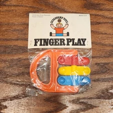 NEW Vintage Discovery Toys Finger Play Toy Playthings Flip Fingers Rattle NOS