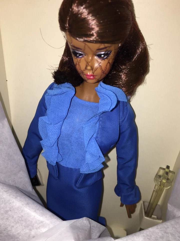 Muñeca Barbie Silkstone City Traje Elegante Mattel Etiqueta Dorada 2015 Limitada Nueva En Caja Foto 4 de 4