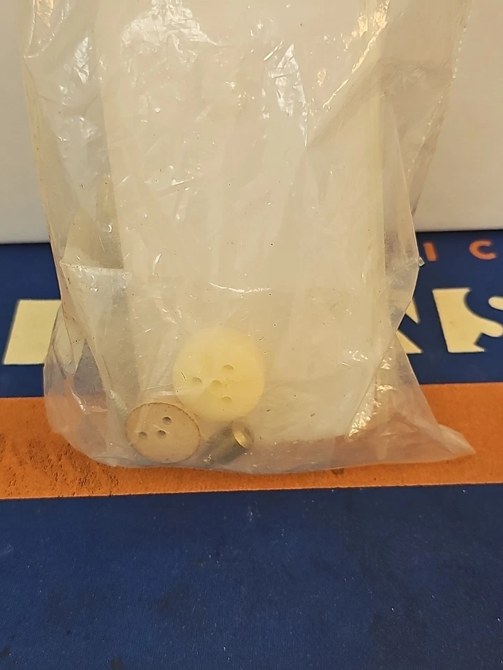 Sullivan NEV-R-LEAK #443  Slant Type Fuel Tank System 16 Oz Code SS-16. - Image 4 of 4