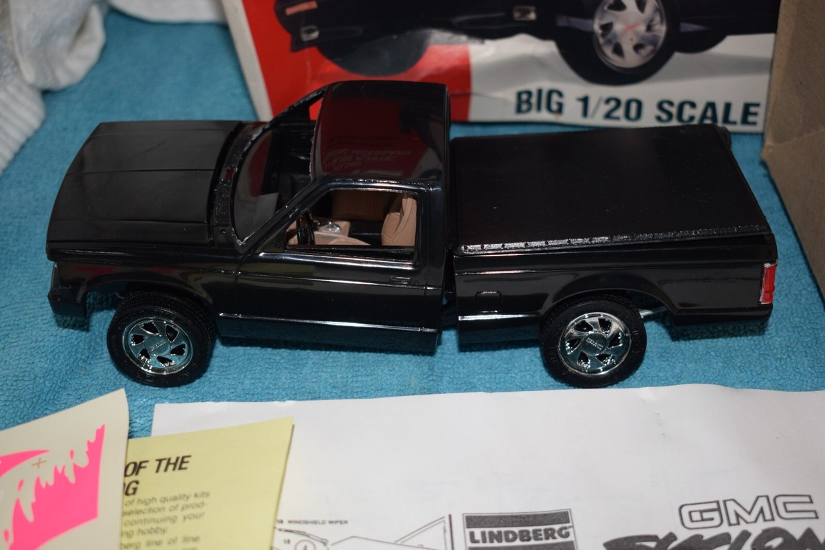 VINTAGE MODEL KIT -LINDBERG 1991 #72504 GMC SYCLONE BIG 1/20 SCALE