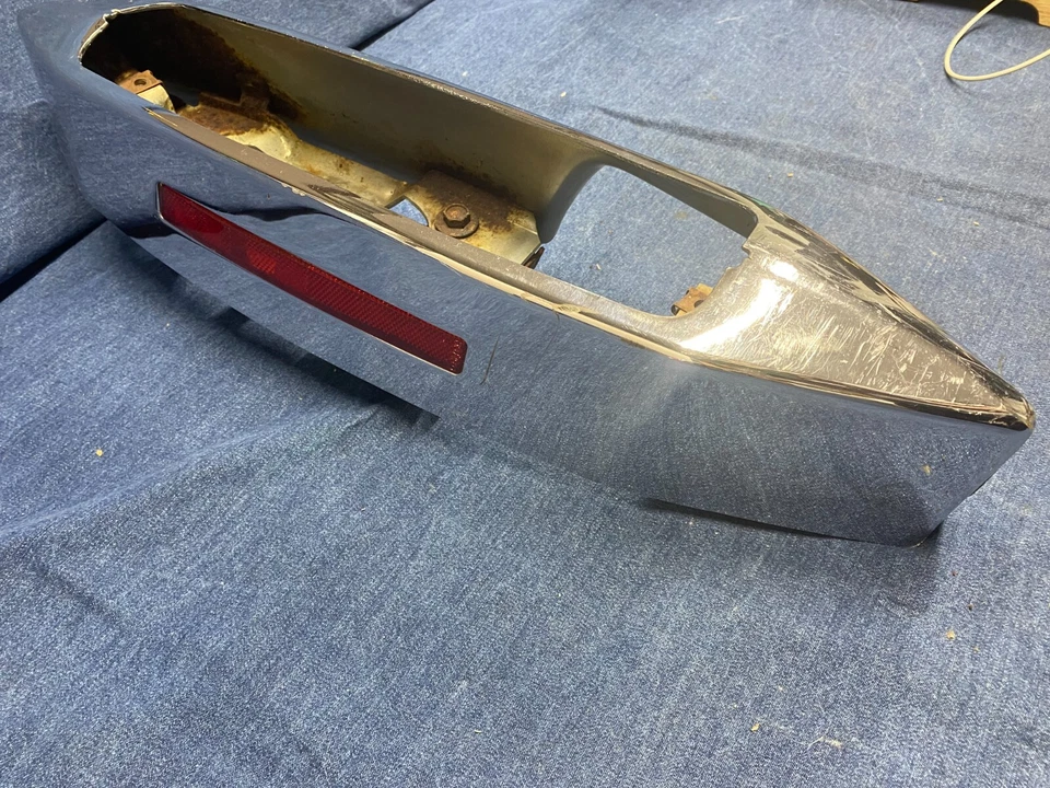 1980 81 82 83 1984 85 1986 87 1988 1998 Cadillac Brougham extremidade do para-choque traseiro esquerdo - Imagem 3 de 4