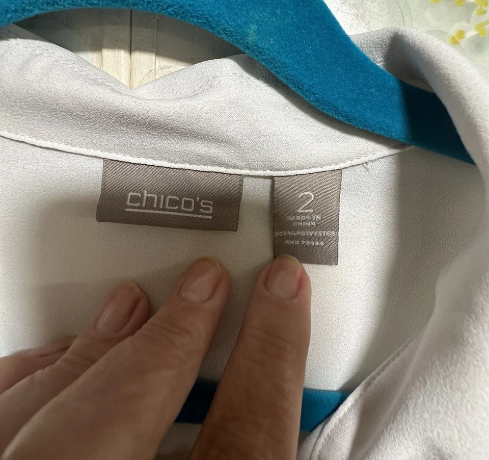 Chaqueta Chico’s Blanca Cremallera Completa Ligera Mangas con Pestañas Enrollables Usada en Excelente Condición Foto 3 de 4