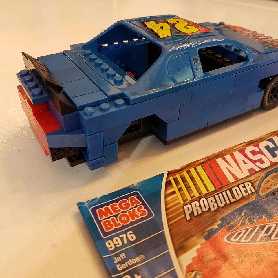Mega Bloks 9976 NASCAR Race Car Pro Builder Jeff Gordon 2006 PARTIAL SET - Image 3 of 4