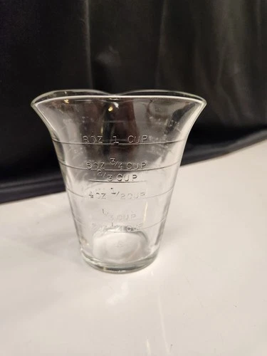 VTG Federal Glass 3 Spout One Cup Glass Measuring Cup Shield Logo Bottom
