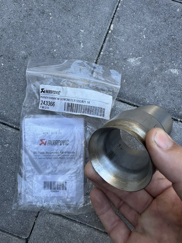 Silenciador de tubo de escape Ducati Monster 1200/821 Akrapovic DB Killer Foto 3 de 3