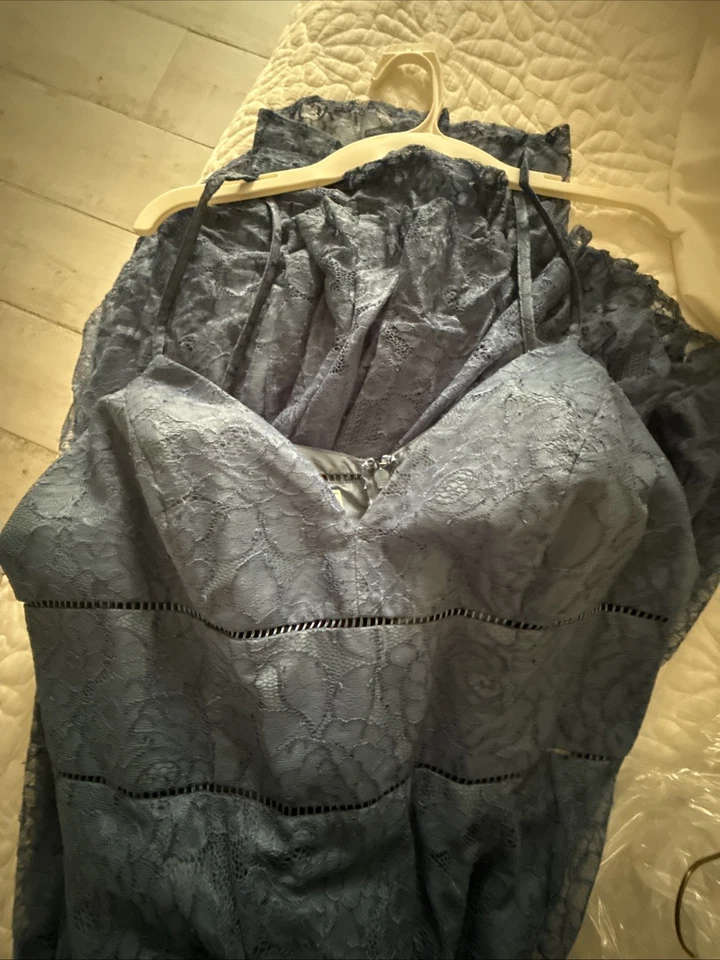 Vestido de dama de honor David talla 18  Foto 2 de 4