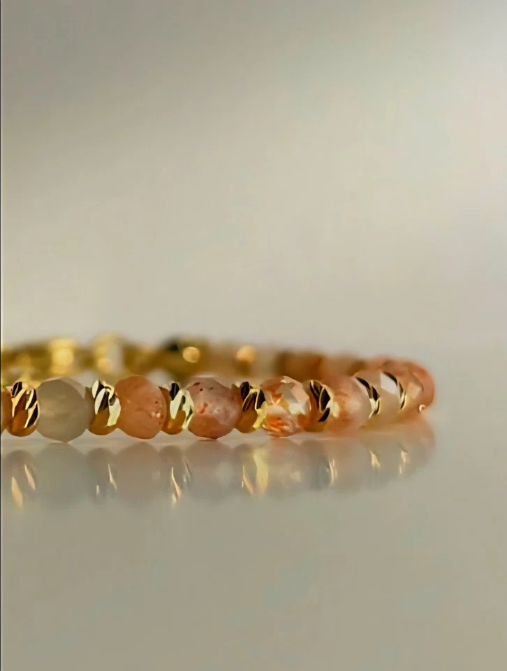 Pulseira requintada de pedra do sol delicada pulseira empilhável de contas de ouro  - Imagem 2 de 3