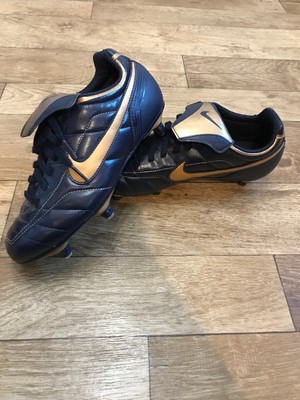 black and gold football boots nike