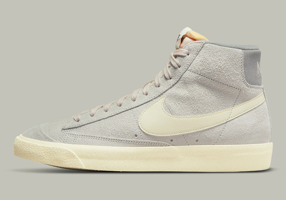 Мужской блейзер Nike Mid 77 PRM Vintage Light Bone Coconut Milk серого цвета DM0178-001
