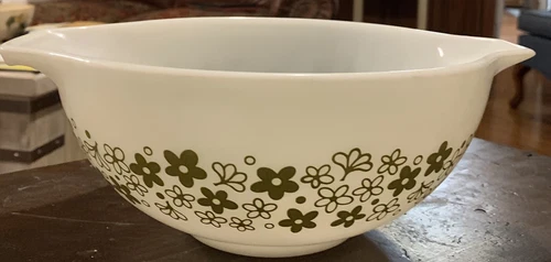 Vtg. Pyrex #443 Mixing Bowl Spring Blossom Crazy Daisy 2 1/2 Quart White Green