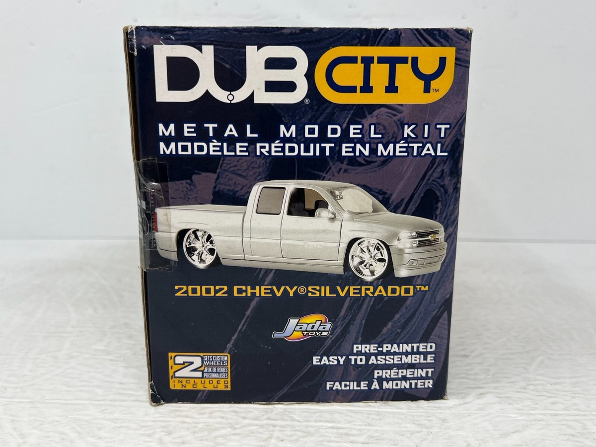 Jada Dub City 2002 Chevy Silverado 1:24 Diecast Metal Model Kit