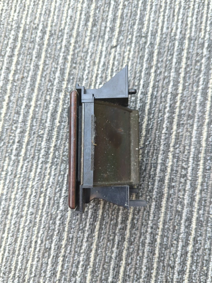 Infiniti I30 1996 cenicero de grano de madera 4 puertas Foto 3 de 4