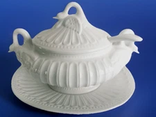 Porto Portugal Swan Soup Tureen Set with Lid, Ladle & Underplate – White