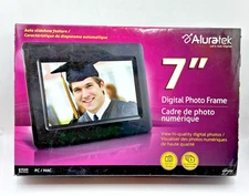 Aluratek Digital Photo Frame ADPF07SF 7" Auto Slideshow SD SDHC compatible NOB