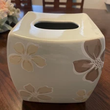 Bed Bath & Beyond "Dream" Tissue Box Cover  Taupe Cream