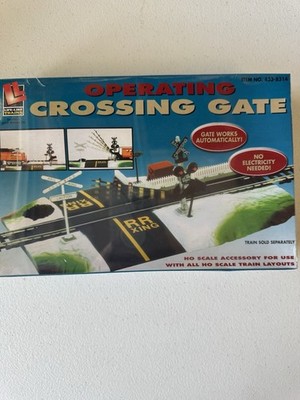 Life-Like Trains HO Scale Operating Crossing Gate, Automatic, No Electricity