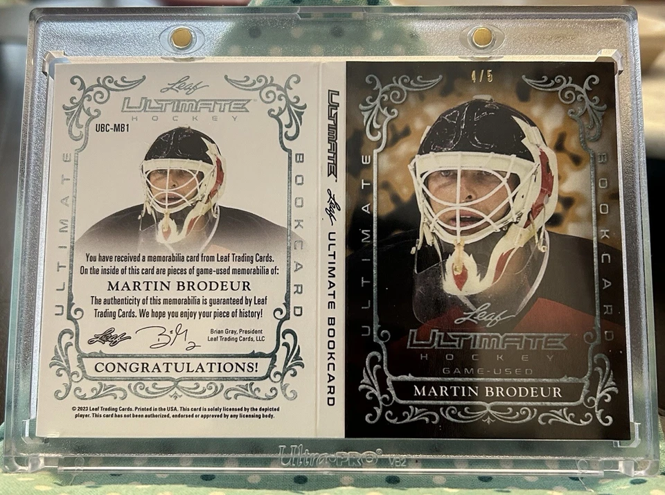 Martin Brodeur 2023 Hoja Ultimate Hockey 4/5 Libro Tarjeta Autógrafo Reliquias Diablos Foto 4 de 4