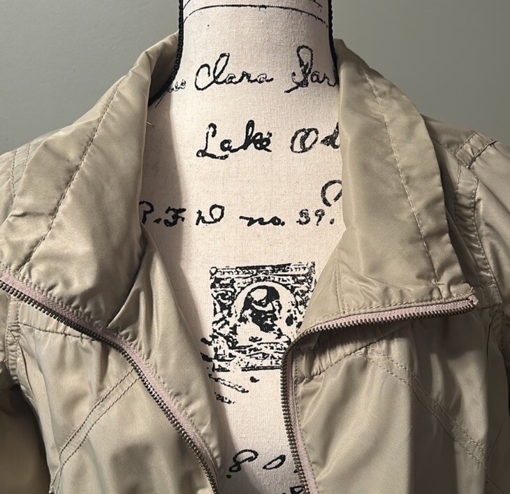 DKNY Active light jacket - image 4