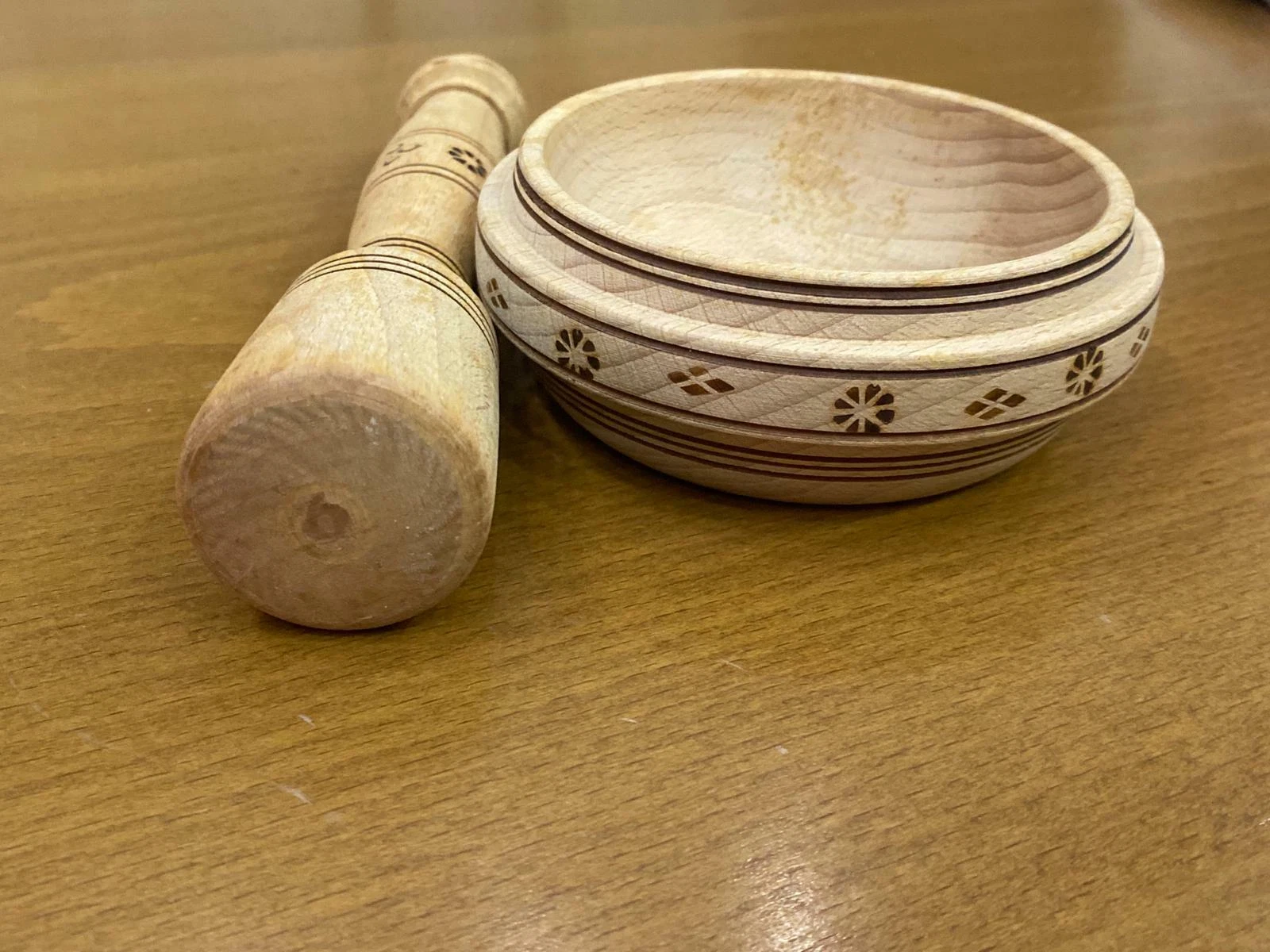 Wood Garlic Pestle Hand Carved Sculpture Kitchen Tools Mortar Pistil diameter 4"