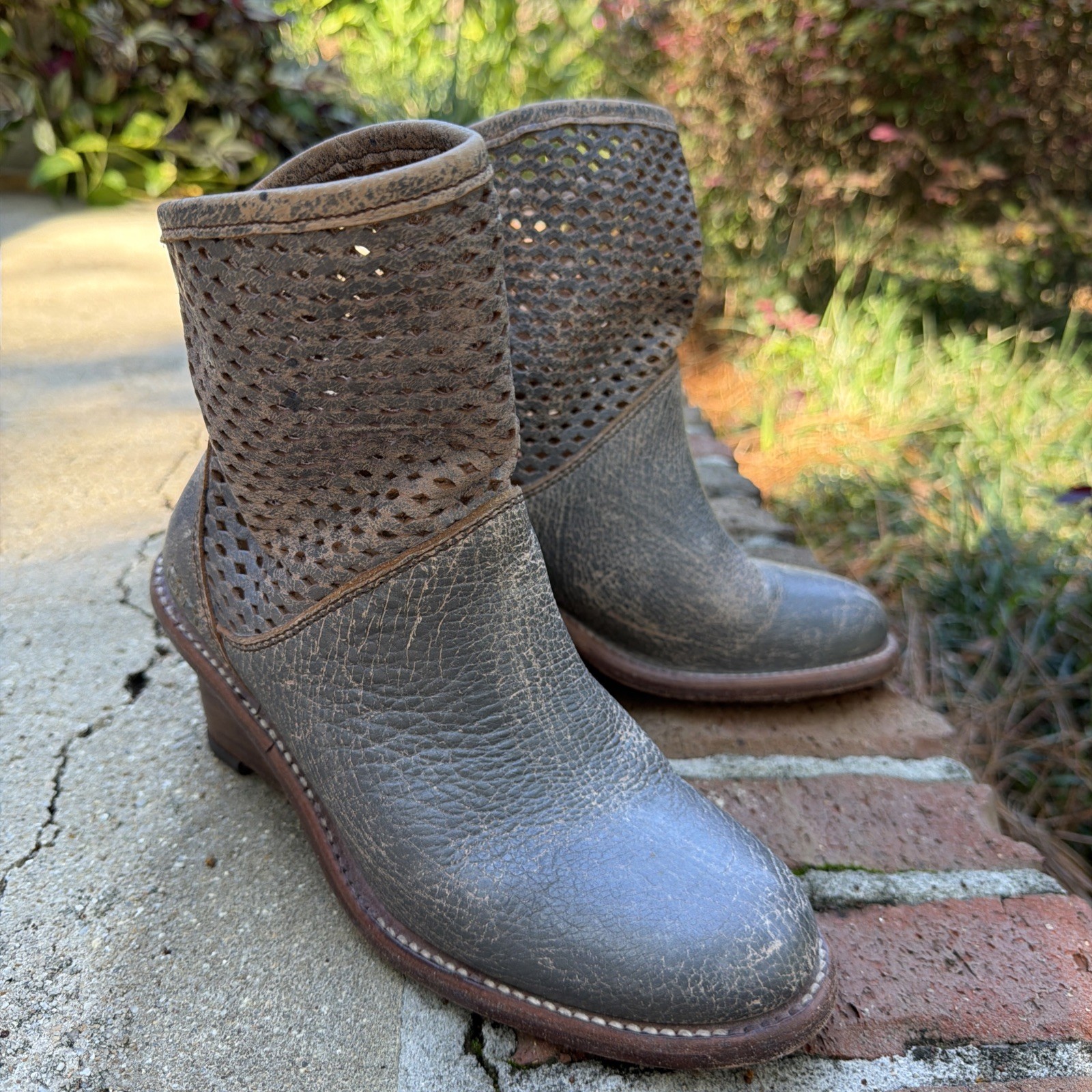 BED STU Cobbler Dutchess Rustic Gray Brown Wedge Heel Leather Boots Womens Sz 6