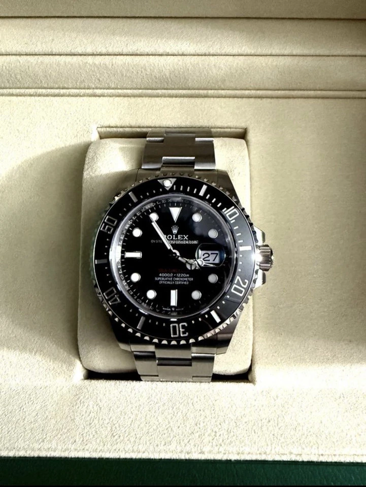 Rolex Sea-Dweller 126600 Pulsera Oyster Plata con Bisel Negro Foto 3 de 4