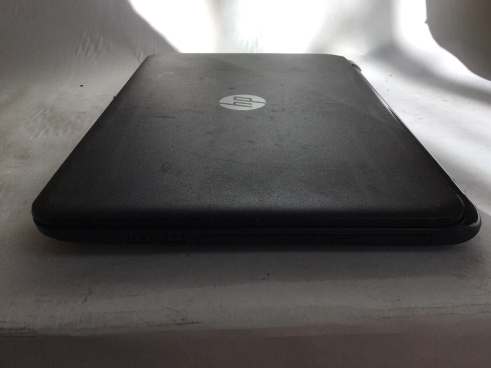 HP 15-R210DX - FOR PARTS - NO BOOT- SCREEN DAMAGE - INTEL I5 - NO RAM -READ-BB - Image 4 of 4