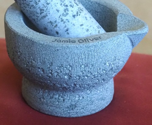 Impressed with JAMIE OLIVER Premium Grey Granite PESTLE & MORTAR with Spout - Picture 12 of 13