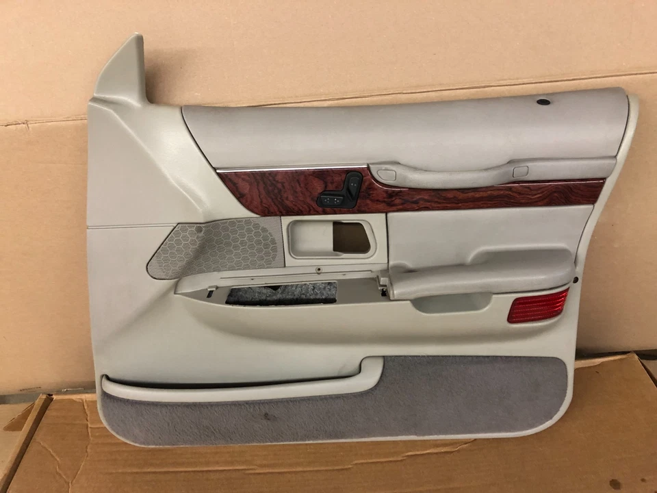 2001 mercury grand marquis door panel ( passenger front ) 1998-2002 - Image 2 of 4