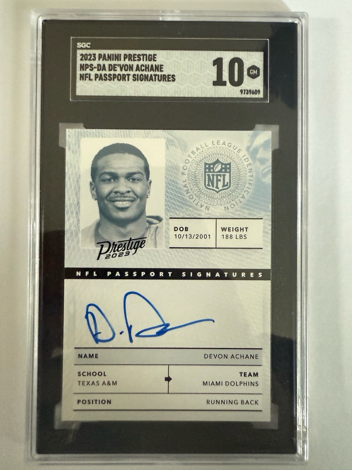 De’Von Achane - 2023 Panini Prestige - NFL Passport Signature #NPS-DA -on Card