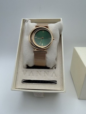 Vanna Eclipse Woman s Watch Green Dial Gold Tone Stainless Band, New Battery