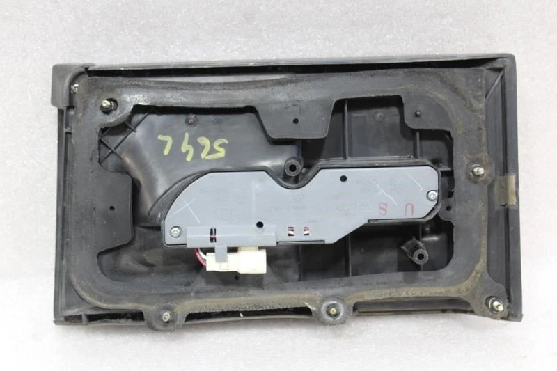 1990 LEXUS LS400 LEFT DRIVER SIDE REAR TAIL LIGHT LAMP TRUNK MOUNTED - Image 2 of 4