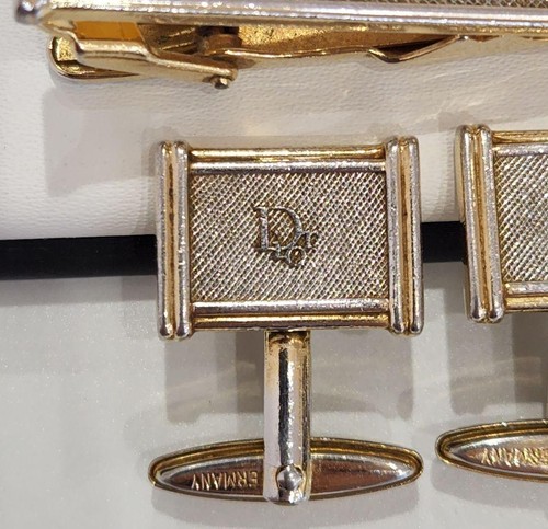 Gemelli con spilla cravatta ChristianDior CD Dior con scatola - Foto 3 di 11
