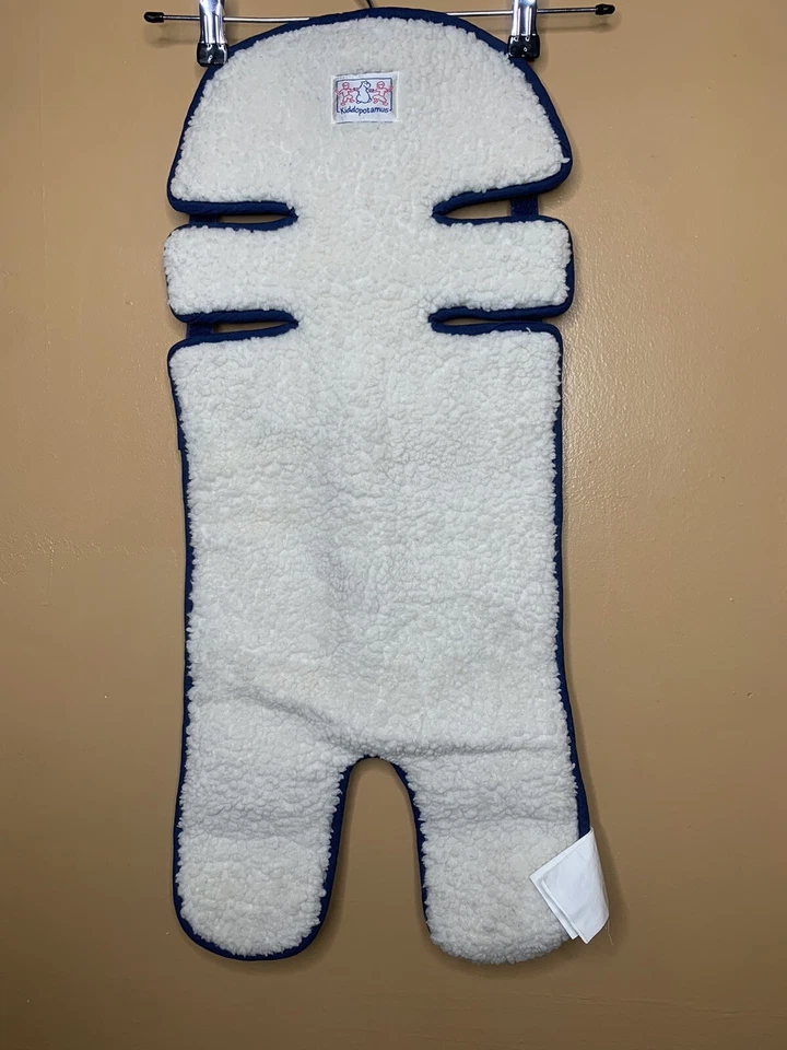 Kiddopotomas STROLLSOFT Asiento de Coche Reversible Felpa Sherpa Vellón Azul Blanco Foto 3 de 4