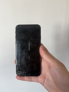 Apple iPhone 7 - 32GB - Schwarz (O2) A1778 (GSM)