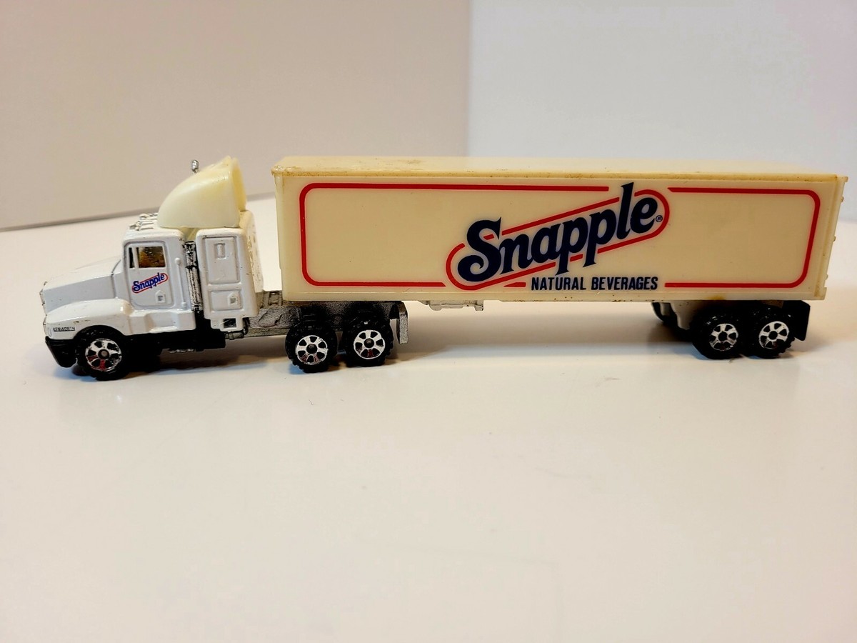 1987 Roadchamps Kenworth T-600A Toy Truck Snapple Beverages Semi