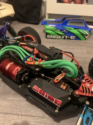 LOSI : Voiture RC électrique et thermique