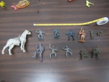 Vintage 1950s/60s lot of 10 toy soldiers Marx others knights space cowboys