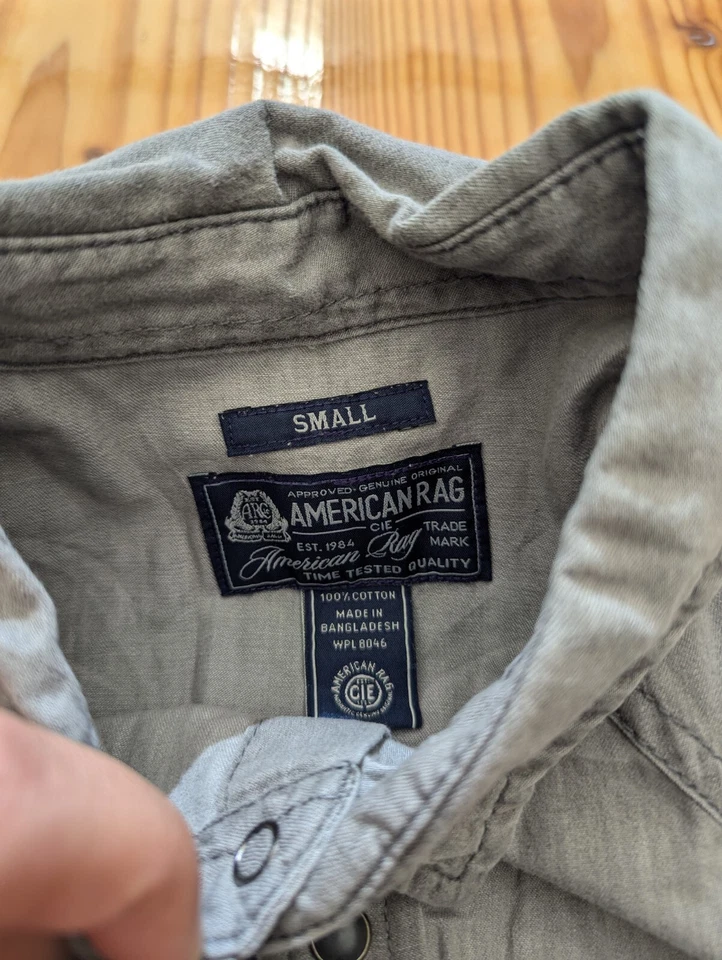 Camisa American Rag Cie gris abotonada talla S 100% algodón Foto 2 de 4