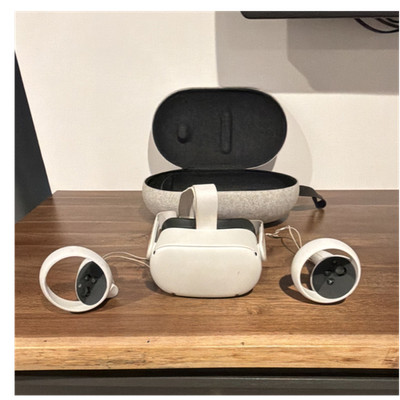 Meta Quest 2 256gb VR Headset White w/ Touch Controllers & Carrying Case