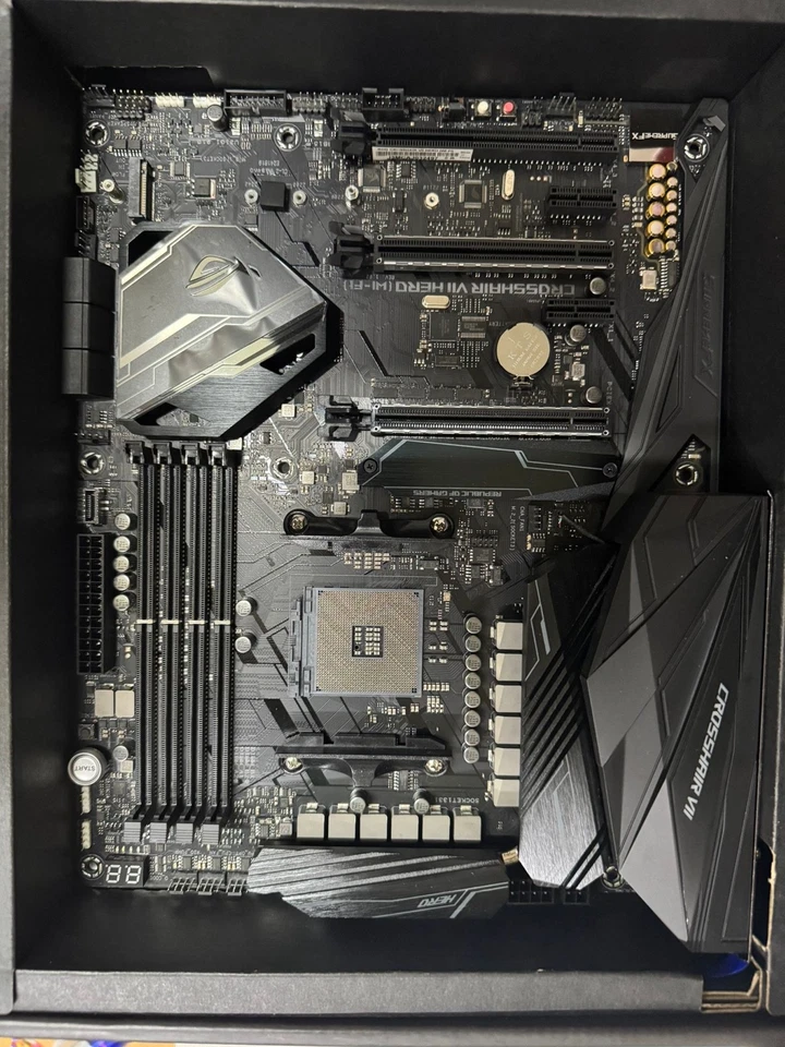 Asus ROG CROSSHAIR VIII HERO (WI-FI) - Gaming Motherboard - Fast Post - Image 2 of 4