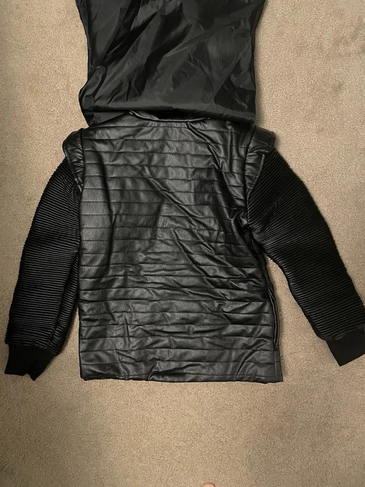Chaqueta con Capucha Kylo Ren Star Wars Disney Store Jóvenes Niños Talla 7/8 NUEVA Foto 3 de 4