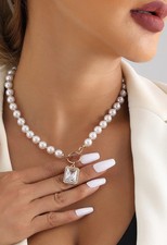 Classic Style Pearl Beaded Women'S Pendant Necklace
