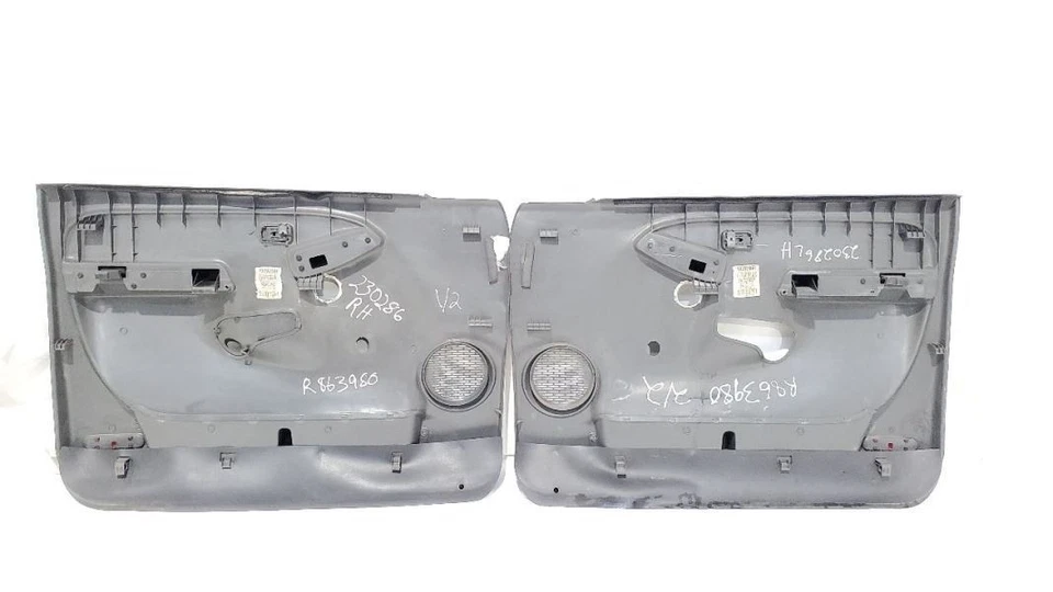 Par de molduras de puerta interior delantera manual OEM 2006 Chevrolet Silverado 1500 Foto 4 de 4