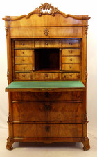 Imposanter Louis-Philippe-Schreibschrank,  Nußbaum um 1870..