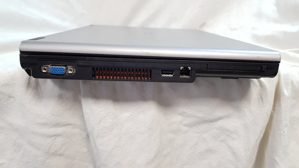 Toshiba satellite l30-11g 15.4" Laptop Intel Celeron M 440 1GB 120GB, NO OS - Image 2 of 4